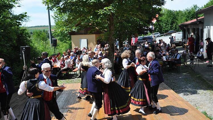 In Aktion: die Maßbacher Volkstänzer während ihrer Jubiläumsfeierlichkeiten Foto: Daniel Wiener