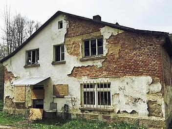 Wird abgerissen: Das ehemalige Pumpwerk an der roten Brücke bei Wildflecken. Foto: Sebastian Schmitt