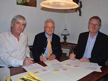 Künftig als gemeinsame Fraktion im Coburger Kreistag vertreten (von links): Thomas Büchner, Peter Jacobi und Christoph Raabs.Rainer Lutz