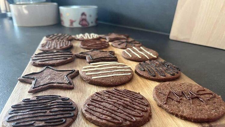 schokoplaetzchen-verzieren