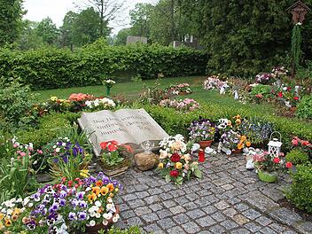 Auf dem anonymen Gräberfeld in Kulmbach ruht Christine Klose, die kurz vor ihrem 80. Geburtstag gestorben ist. Sie hat der Wallfahrtsbasilika in Marienweiher ihr gesamtes Vermögen vermacht - 500.000 Euro. Foto: Sonja Adam