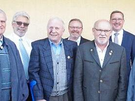 Die Eisenbahnergewerkschaft EVG ehrte auch Jubilare aus dem Frankenwald (von links): Horst Borg (65 Jahre), Harald Schmid (EVG Geschäftsstelle Würzburg), Walfried Beez (60), EVG Bereichsleiter West Frank Hauenstein, Bernward Neubauer (60), Ortsverbandsvorsitzender Stephan Koße und Friedrich Nickel (60).  Foto: Rainer Glissnik