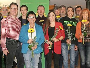 Christiane Kolbet (5. v. l.) ist die Spitzenkandidatin der Weisendorfer Grünen. Foto: Sylvia Hubele