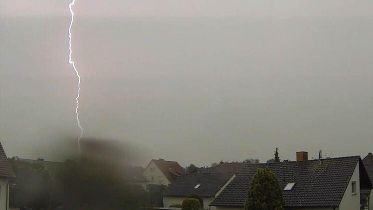Blitz und Donner über Fürth am Sonntagnachmittag. Foto: News5/Weier