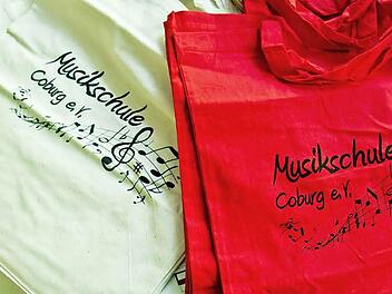 Ob der Verkauf von Einkaufsbeuteln der Musikschule Coburg Geld bringt? Gesehen beim Jahreskonzert Anfang 2014.  Foto: Jochen Berger/CT-Archiv