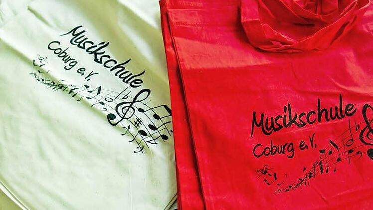 Ob der Verkauf von Einkaufsbeuteln der Musikschule Coburg Geld bringt? Gesehen beim Jahreskonzert Anfang 2014.  Foto: Jochen Berger/CT-Archiv