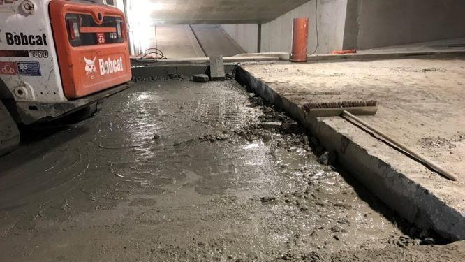 Hier stecken die Mehrkosten bei der Großbaustelle: Bei der Sanierung der undichten Bodenplatten war ein flächiger Austausch notwendig.  Foto: Stadt Kulmbach