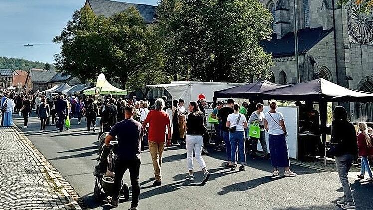 Mehr als 80 Stände haben im Ortskern von Ebrach mit Kunsthandwerk und lukullischen Köstlichkeiten zum Verweilen eingeladen.