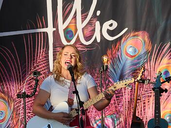 Sie sagt, was sie denkt. Sie singt, was sie f&uuml;hlt. Miss Allie begeisterte bei ihrem Auftritt am Samstagabend auf der Seeb&uuml;hne in Bad Staffelstein.Andrea Herdegen