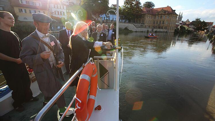 Ende September 2012 weihte Staatssekretärin Melanie Huml die Personenfähre ein.