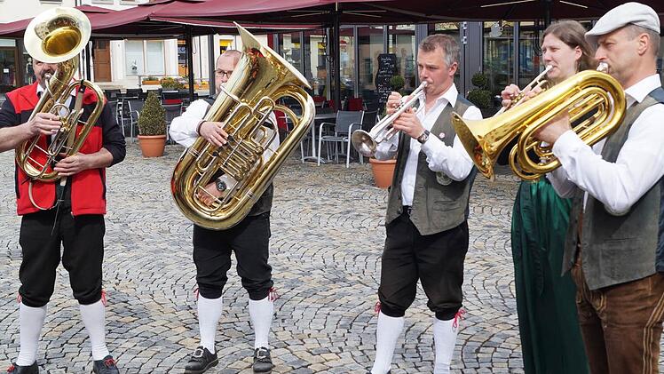 Für die Musik sorgten die Urlesbacher Musikanten.