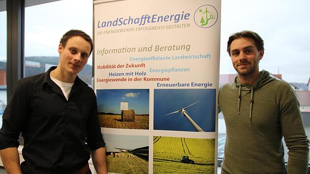 Christian Rank (links) und Florian Wunderlich sind f&uuml;r das Projekt "LandSchafftEnergie" als Berater in Oberfranken t&auml;tig.  Foto: Andreas Schmitt