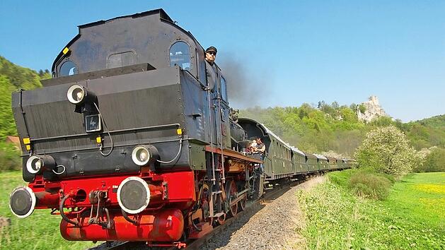 Die Dampfbahn startet an jedem Sonn- und Feiertag sowie zwei Mal auch mittwochs zur Fahrt durchs Wiesenttal.