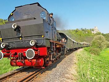 Die Dampfbahn startet an jedem Sonn- und Feiertag sowie zwei Mal auch mittwochs zur Fahrt durchs Wiesenttal.