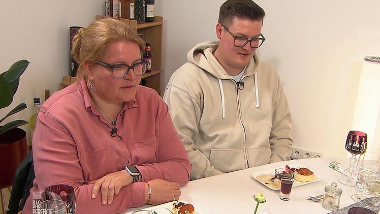 "Eine Erleuchtung": Ivonne und Finn feiern Janniks Pistazieneis.