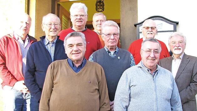 Ehrungen beim Gartenbauverein Creidlitz (von links): Siegfried Wittmann, Helmut Bernhardt, Rolf Tauschke, Gerhard Neumeier, Heinz Witzgall, Udo Angermüller, Christoph Förbs, Hans-Joachim Köhler und Michael Eppler.  Foto: Norbert Karbach