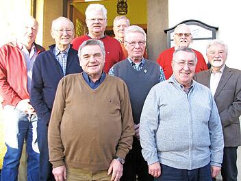 Ehrungen beim Gartenbauverein Creidlitz (von links): Siegfried Wittmann, Helmut Bernhardt, Rolf Tauschke, Gerhard Neumeier, Heinz Witzgall, Udo Angermüller, Christoph Förbs, Hans-Joachim Köhler und Michael Eppler.  Foto: Norbert Karbach