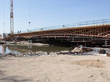 Die Optik der neuen Trubbach-Brücke wirkt filigraner. Fotos: Josef Hofbauer