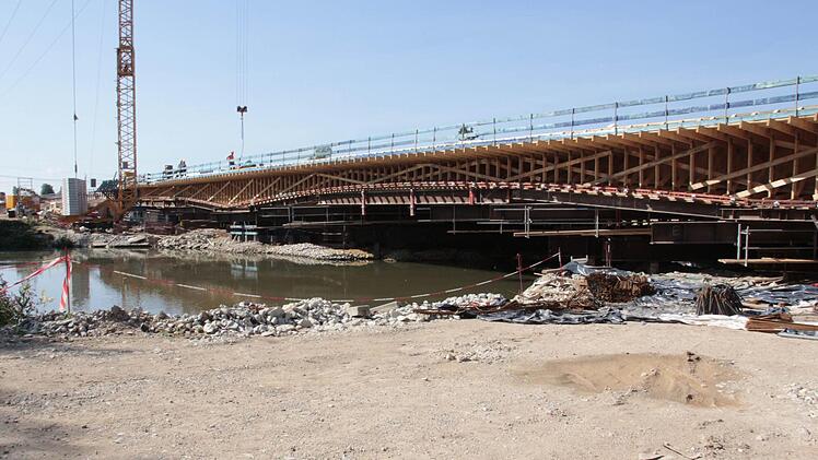 Die Optik der neuen Trubbach-Brücke wirkt filigraner. Fotos: Josef Hofbauer