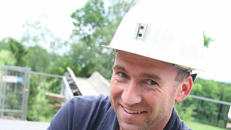 "Wir haben das gesamte Areal untersucht, als vor fünf Jahren plötzlich der Sportplatz in Kupferberg eingebrochen ist", erklärt Falk Seliger vom Bergamt Nordbayern. Foto: Sonja Adam