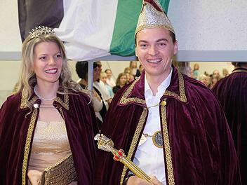 Christina "von den gackernden Hühnern" und Stefan "von Ochsford" sind das neue Prinzenpaar bei der Faschings-Gemeinschaft Schwärzelbach (FGS). Gerd Schaar