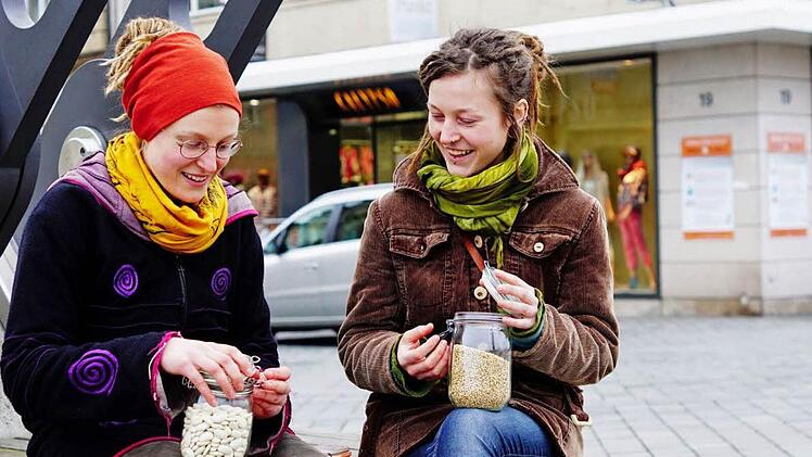 Die Schwestern Alina (l.) und Theres Gerischer eröffnen den ersten "Unverpackt-Laden" in Bamberg. Archivfoto: Sarah Seewald