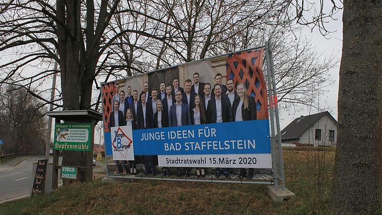 In Bad Staffelstein haben sich die Parteien im Stadtrat darauf verständigt, nur solche Großflächenplakate an einzelnen Stellen zu platzieren.