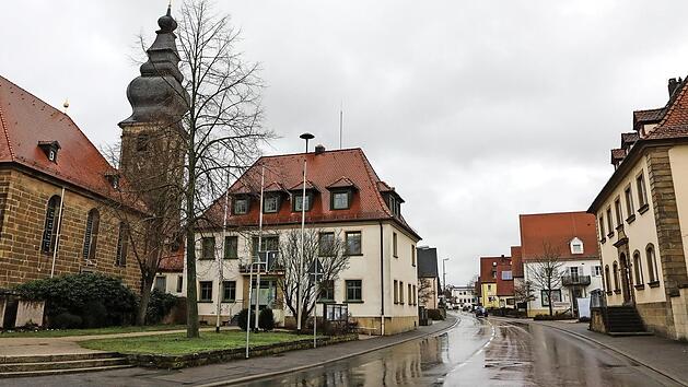 Zapfendorfs neuer Marktgemeinderat: Die 20 Sitze verteilen sich auf acht Gruppierungen. Archivfoto: Barbara Herbst