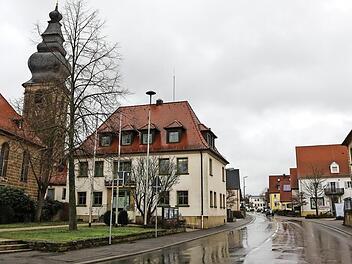Zapfendorfs neuer Marktgemeinderat: Die 20 Sitze verteilen sich auf acht Gruppierungen. Archivfoto: Barbara Herbst