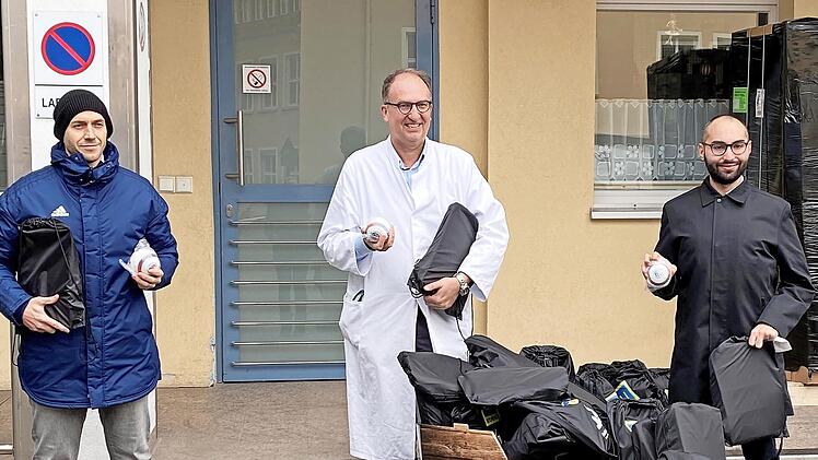 Bei der Spendenübergabe des HCE