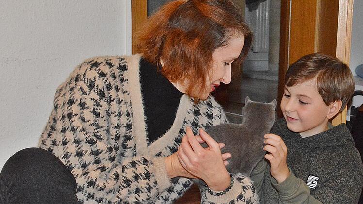 Erste Kontakte für Samuel (9) mit seinem künftigen Kätzchen.