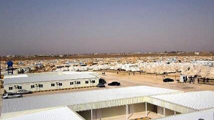 Später kamen auch Container zum Einsatz. Rund 40 000 Menschen leben zur Zeit auf diesem Areal.