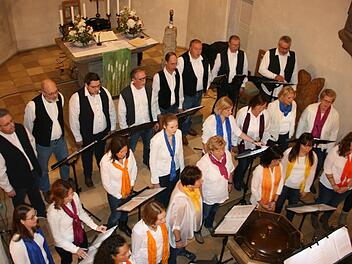 : Der Kronacher Gospelchor gab in der Christuskirche ein Benefizkonzert f&uuml;r "1000 Herzen f&uuml;r Kronach".Maria L&ouml;ffler