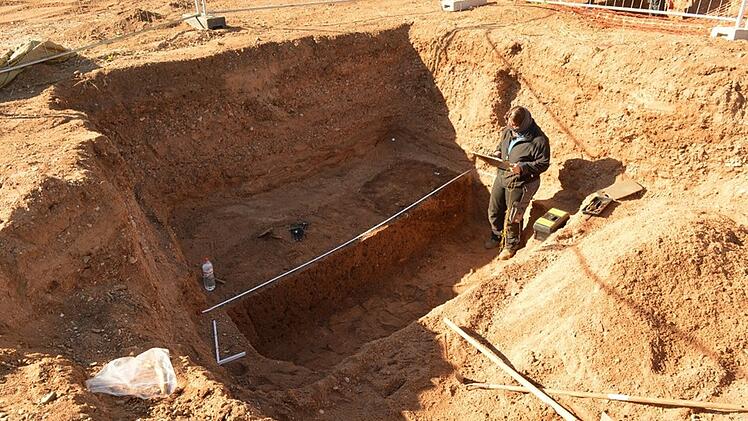 Segnitz: Archäologen stoßen auf Skelette - Ausgrabung bringt 38 Gräber zum Vorschein
