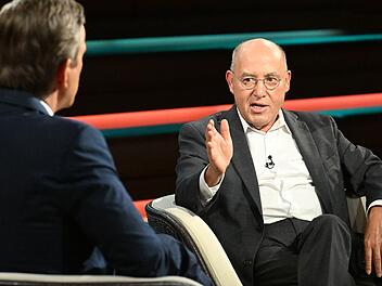 Markus Lanz Bei "Markus Lanz" rechnete Gregor Gysi mit Sahra Wagenknechts Kurs ab und warnte vor gefährlichen politischen Verschiebungen.