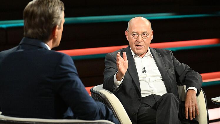 Bei "Markus Lanz" rechnete Gregor Gysi mit Sahra Wagenknechts Kurs ab und warnte vor gef&auml;hrlichen politischen Verschiebungen.