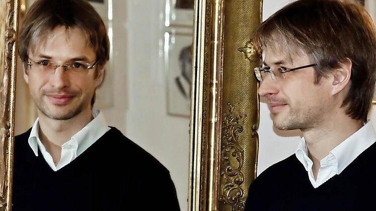 Oscar Wildes Roman "Das Bildnis des Dorian Gray" hat Roland Fister in eine eigene "Musical-Oper" verwandelt. Sein "Dorian Gray" erlebt Anfang Juni seine Uraufführung am Landestheater Coburg. Der Komponist wird dabei als Dirigent in eigener Sache am Pult stehen.  Foto: Jochen Berger