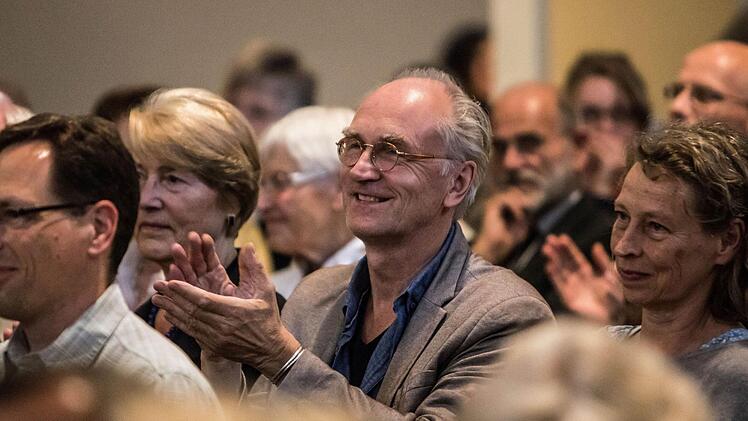 Beifall für die Interpreten der Uraufführung spendete auch der anwesende Komponist Klaus Ospald.Foto: Jochen Berger