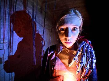 Als Mitarbeiterin der Jugendpflege Dörfles-Esbach bereitet Angelina Latzel die Halloweenfeier mit vor. Fotos: Ronald Rinklef