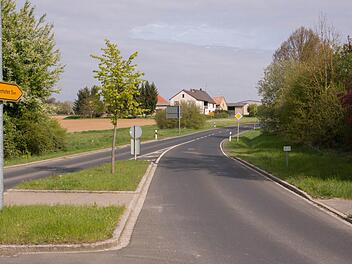 Der Stadtrat befürwortet nun doch den Bau eines Radweges von Haßfurt nach Uchenhofen. Es gibt satte Zuschüsse.  Fotos: Ulrike Langer