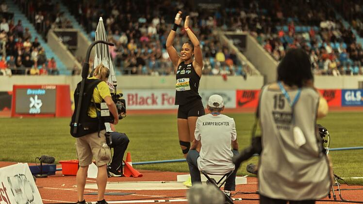 Bei den 125. Deutschen Leichtathletik-Meisterschaften in Dresden holte die Kugelsto&szlig;erin Yemisi Ogunleye den Meistertitel.