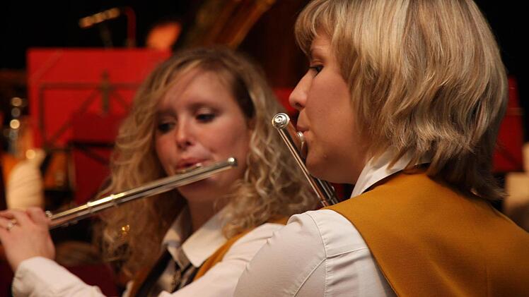 Zwei Obertrubacher Musikerinnen