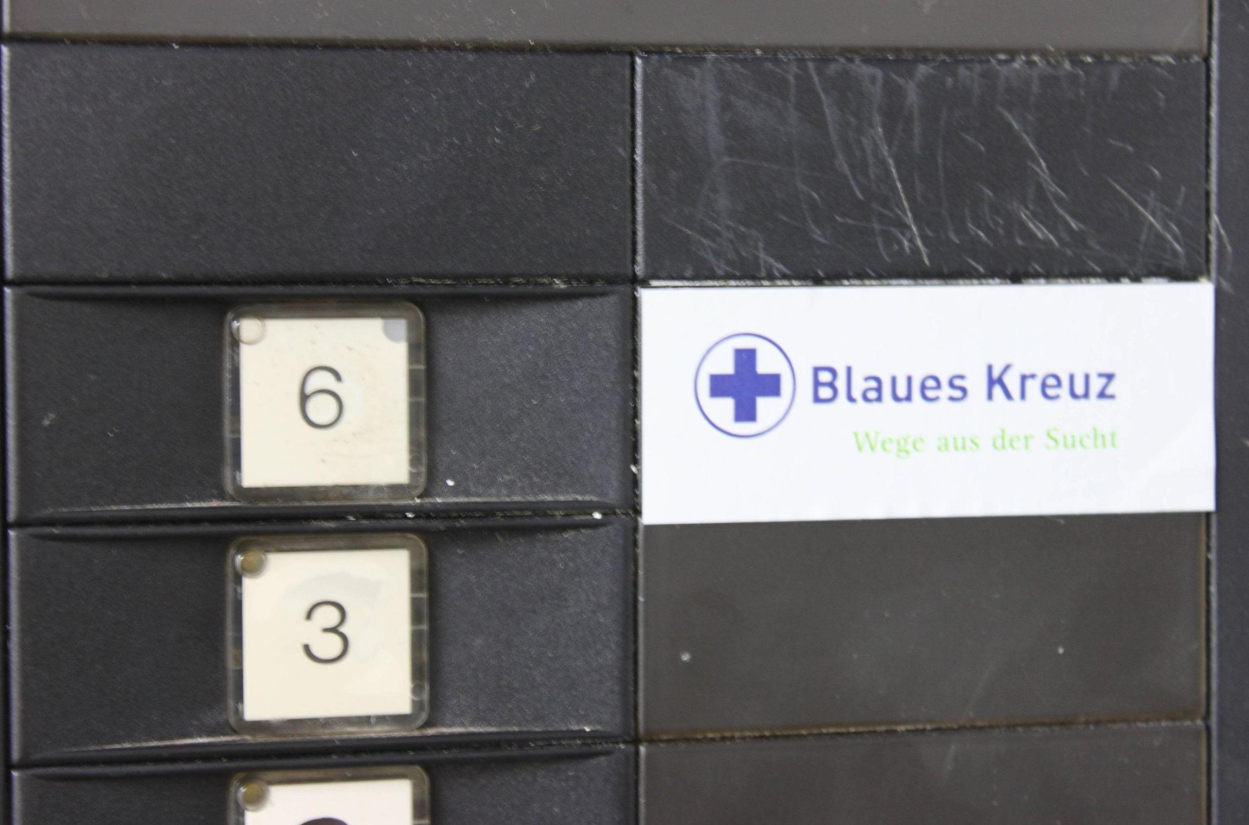 Blaues Kreuz Arbeitet Vor Ort