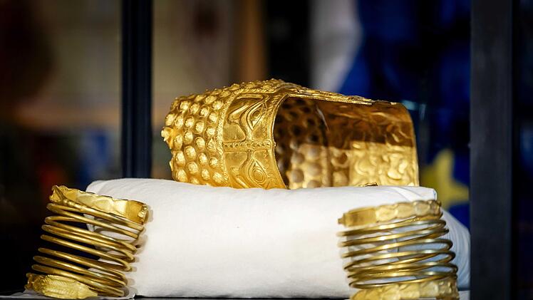 Geraubter antiker Goldhelm sichergestellt