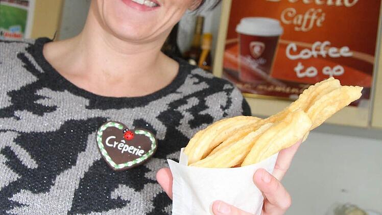 Churros, das ist ein spanisches Spritzgebäck, mit Zucker oder Schokolade sind der neueste Trend in der Creperie von Tamara Reich - aber der Klassiker sind natürlich Crepes Fotos: Sonja Adam