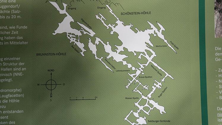 Diese Schautafel am Höhleneingang veranschaulicht, wie zerklüftet die Schönsteinhöhle ist. Die Gänge sind insgesamt 600 Meter lang.  Foto: JH