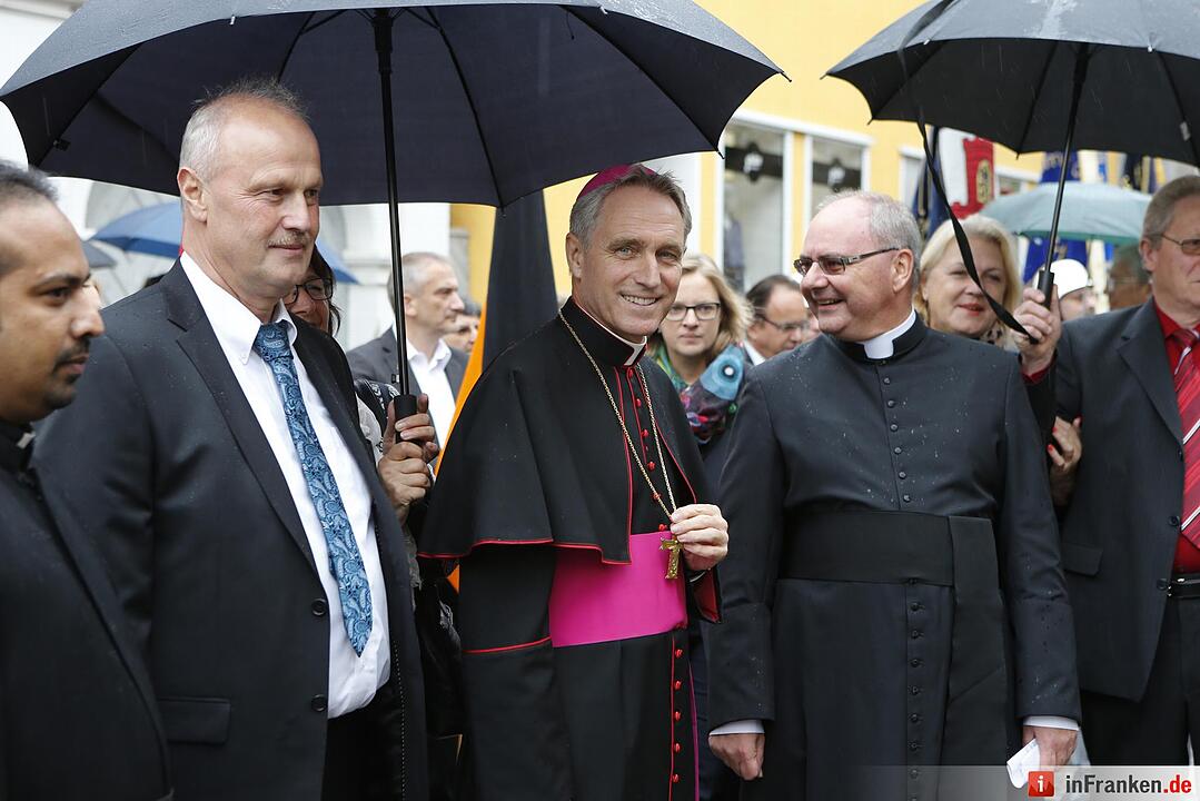 Herzlicher Empfang für Georg Gänswein in Höchstadt