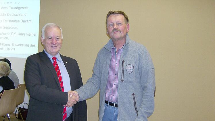 Bürgermeister Rudolf Braun mit Ludwig Gebhardt Foto: Petra Malbrich