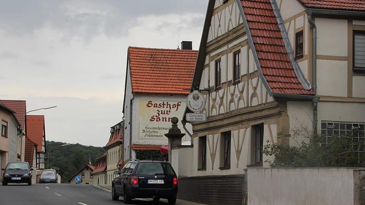 Im Gasthof zur Sonne servieren die Kellnerinnen Portionen für den ganz, ganz großen Hunger.