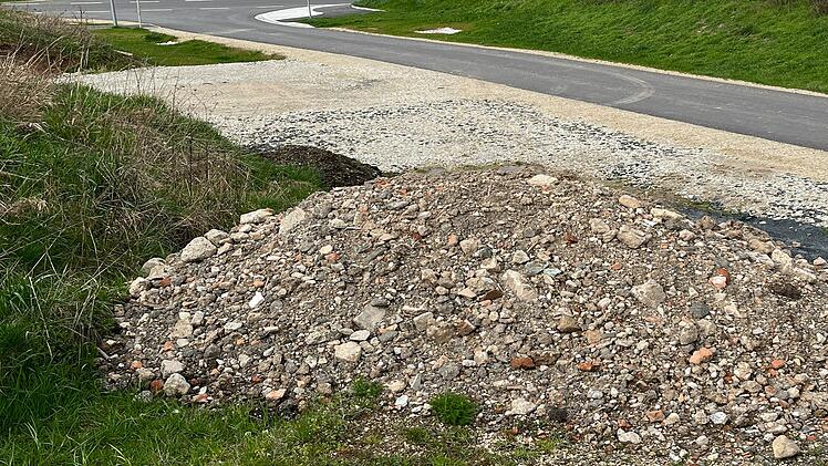 Bei Iztgrund Bauschutt abgelegt